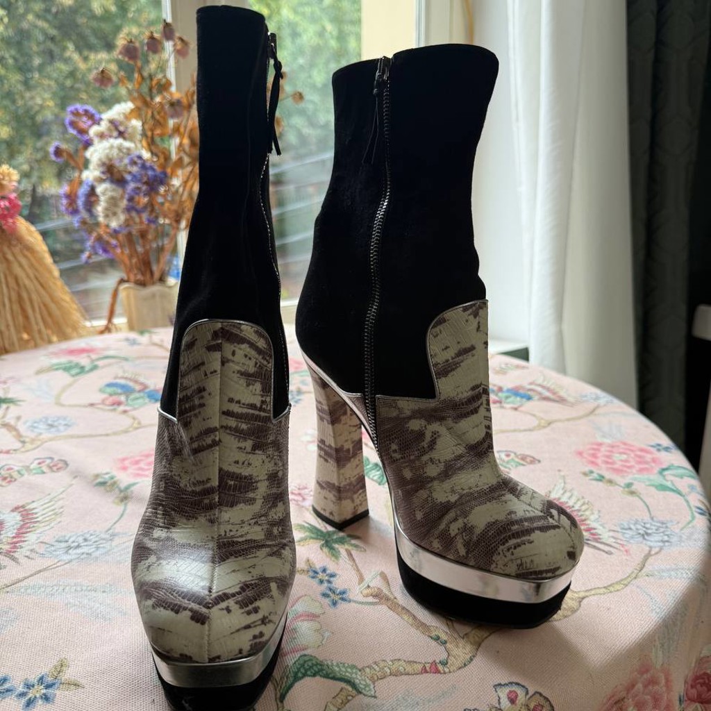 Ботинки на каблуке Miu Miu