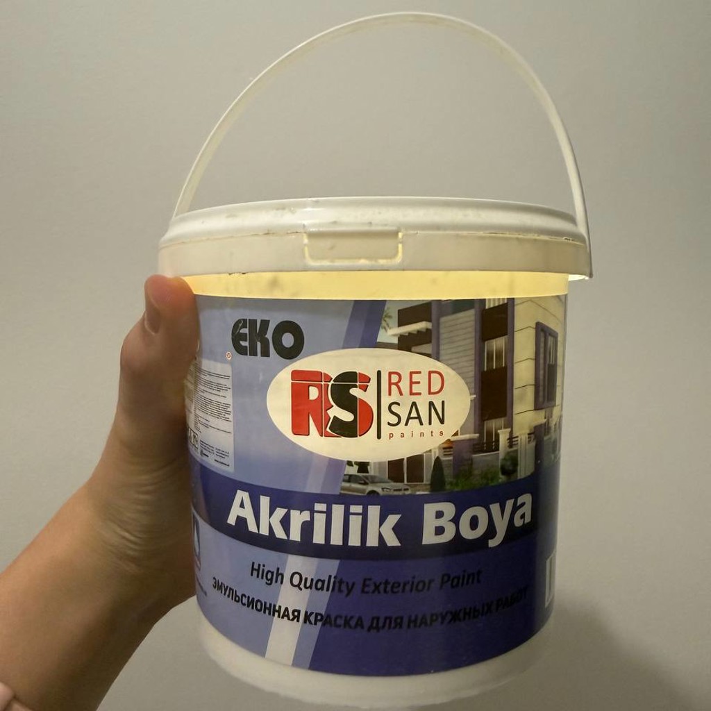 Red san akrilik boya