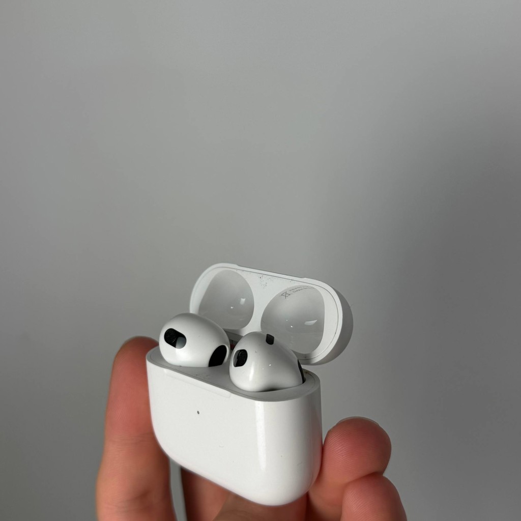 AirPods Gen 3