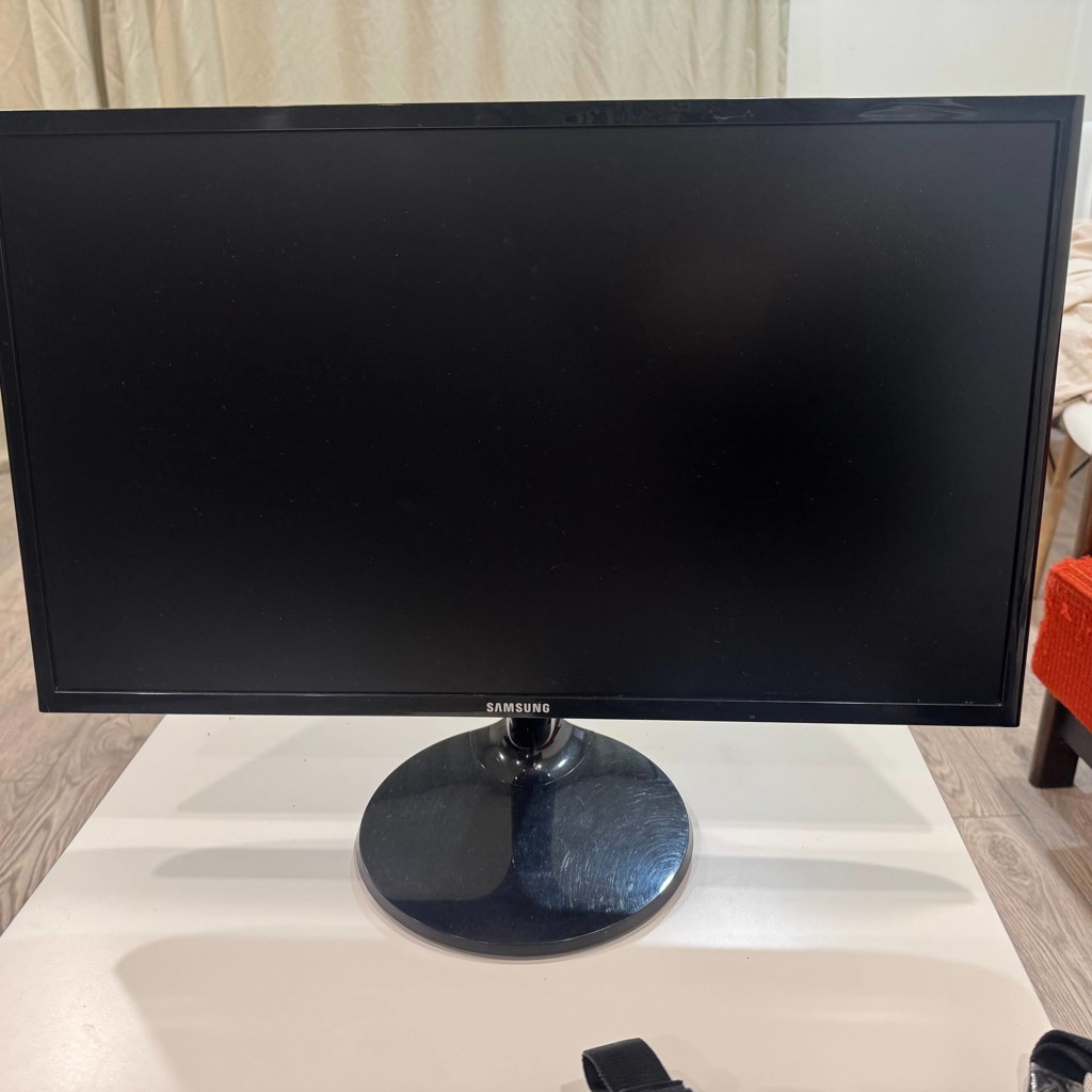 Монитор SAMSUNG LS24F350FHIXCI