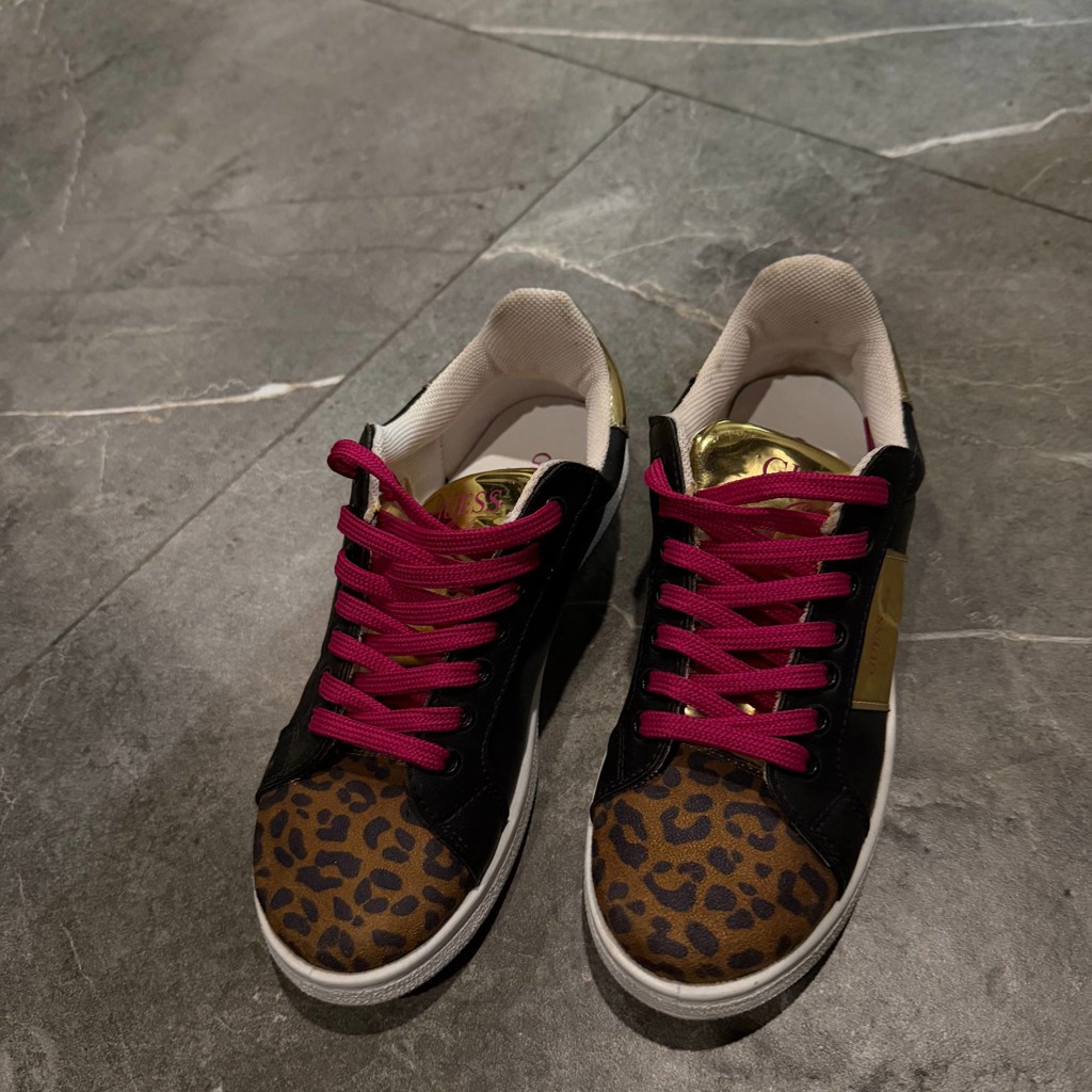 Кроссовки Guess