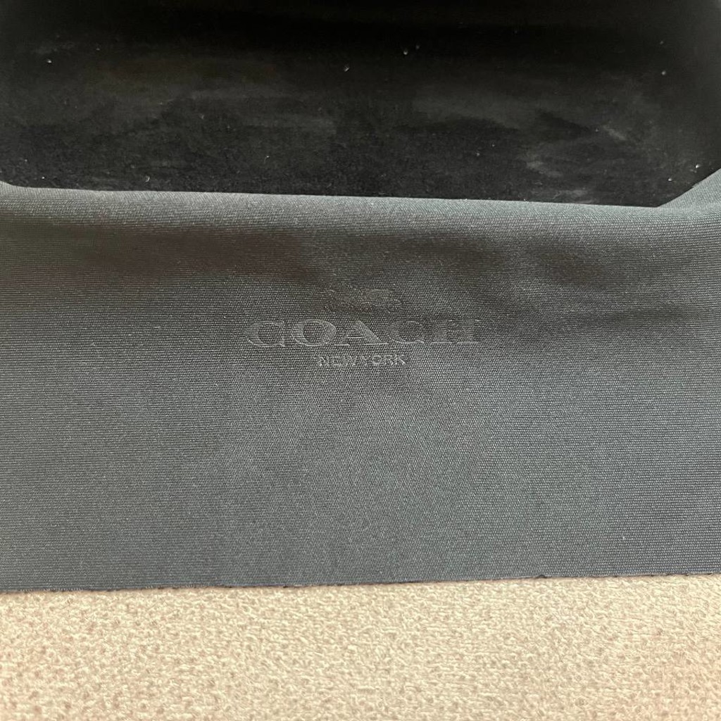 Солнцезащитные очки Coach