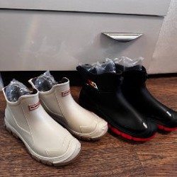 Черные резиновые сапоги - фото 1