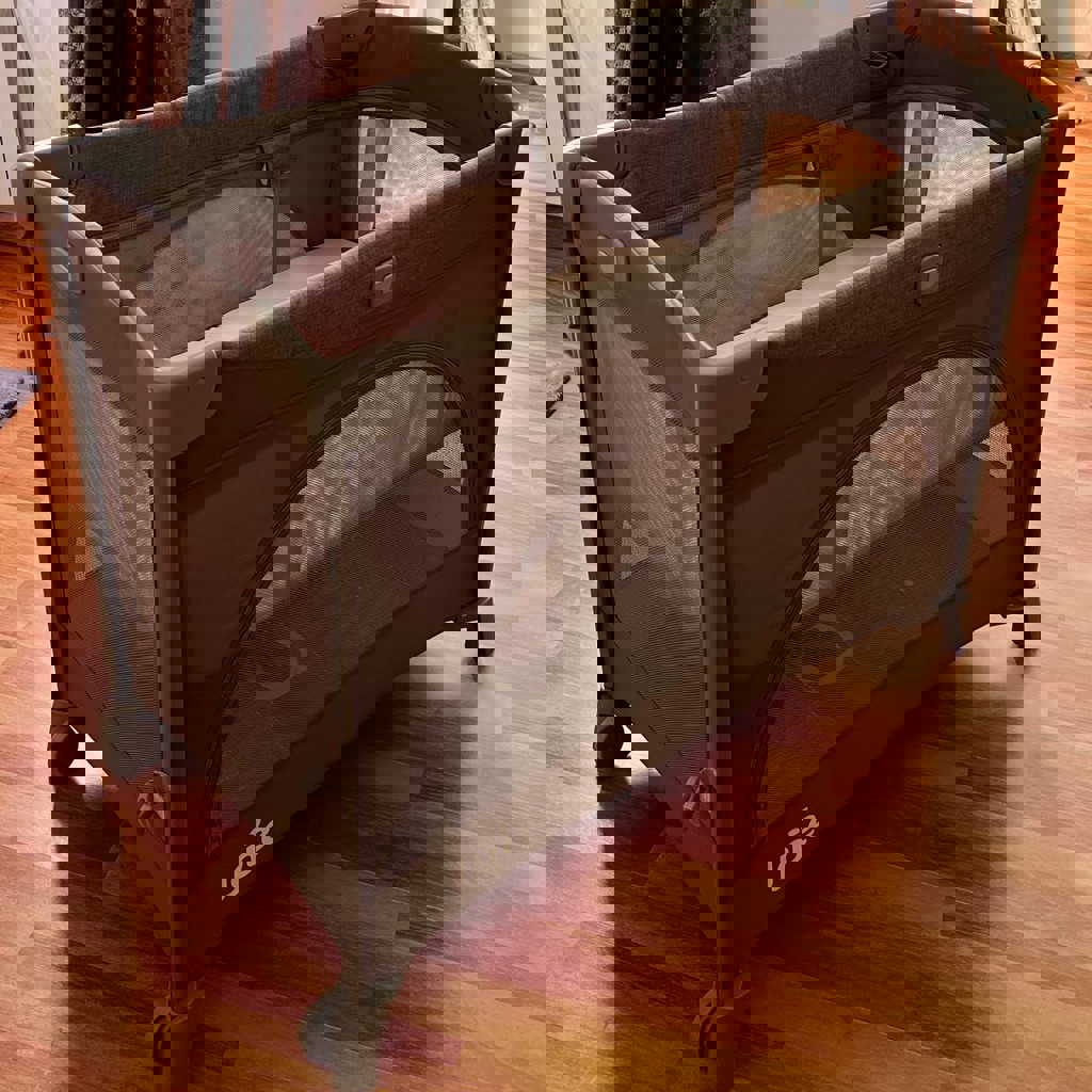 Манеж-кровать JOIE KUBBIE SLEEP