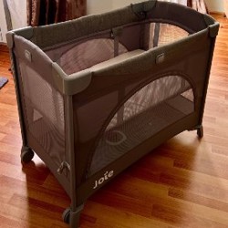 Манеж-кровать JOIE KUBBIE SLEEP - фото 1