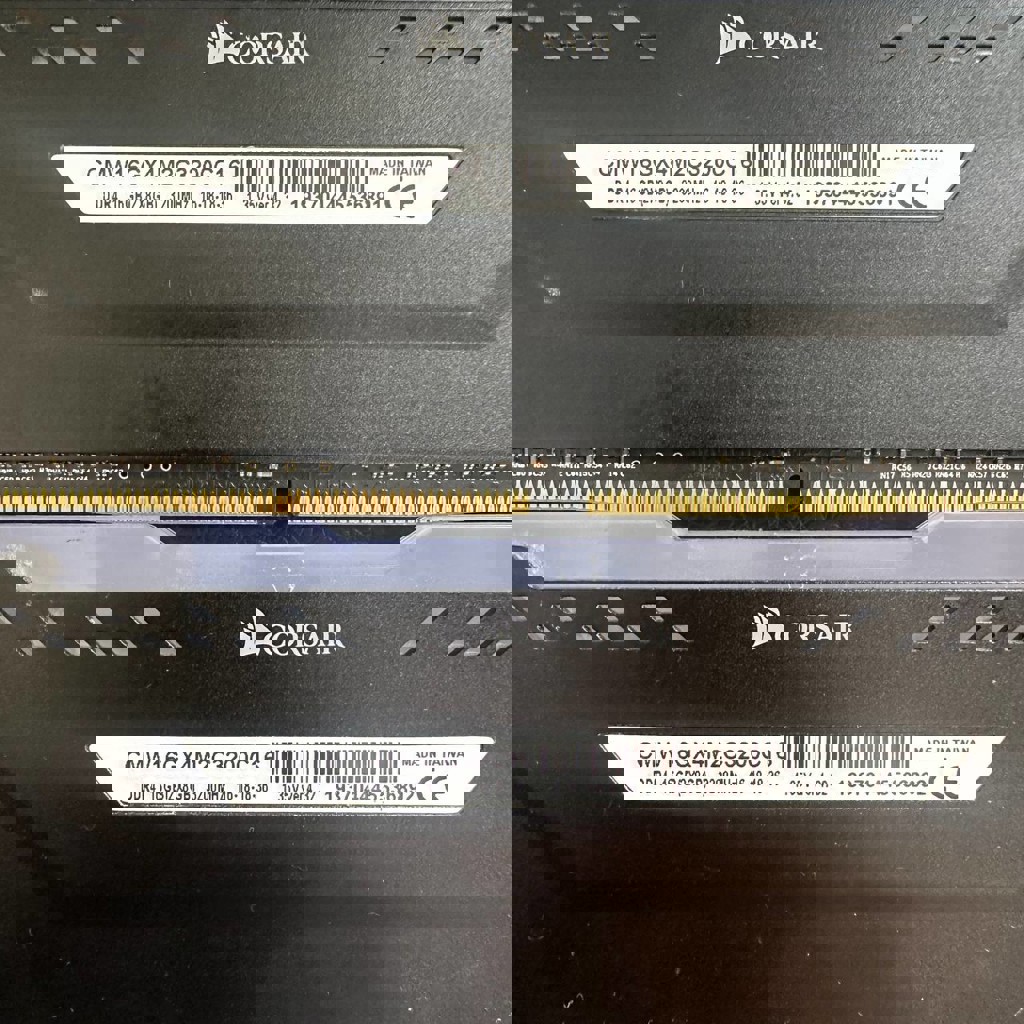 Оперативка Crosair RGB PRO