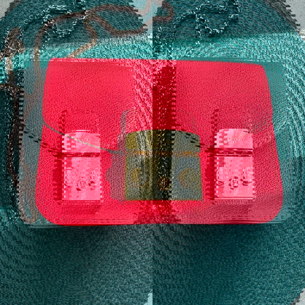 Чехлы и защитное стекло на iPhone 11