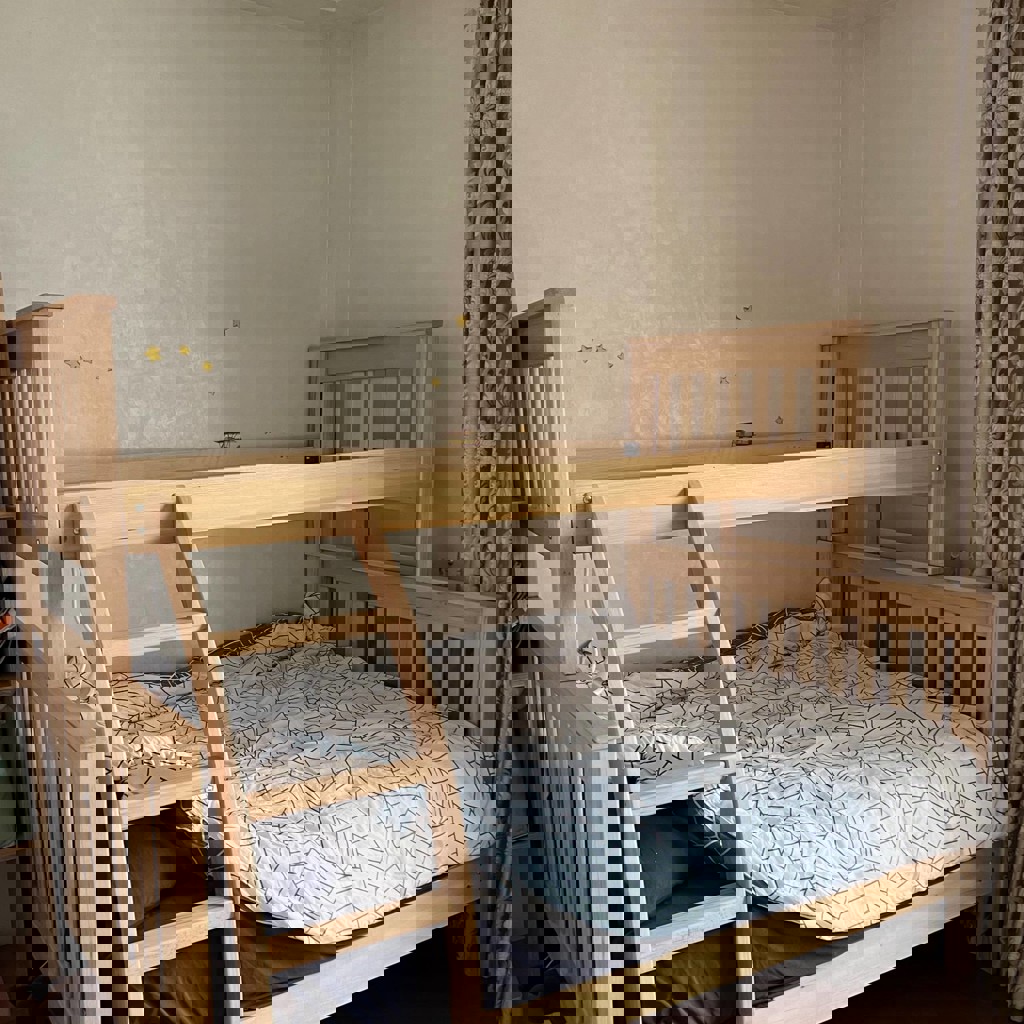 Двухъярусная кровать