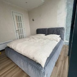 Мягкая двуспальная кровать - фото 2