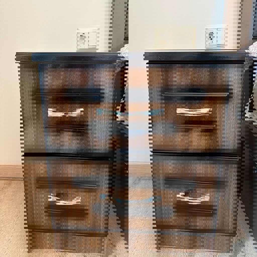 Тумбочка темно-коричневая