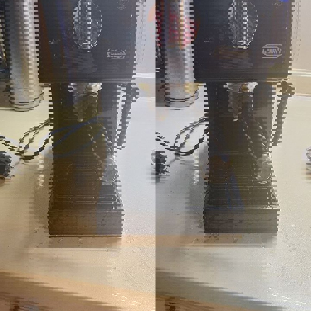 Рожковая кофемашина Delonghi