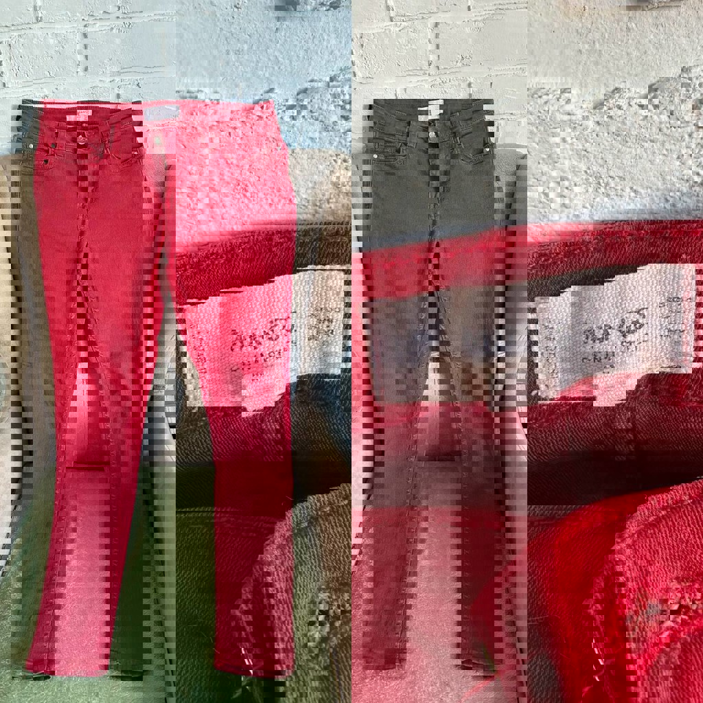 Джинсы красные