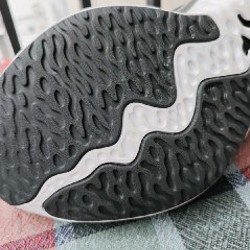 Беговые кроссовки Nike Renew Run 'Black Metallic Silver' - фото 6