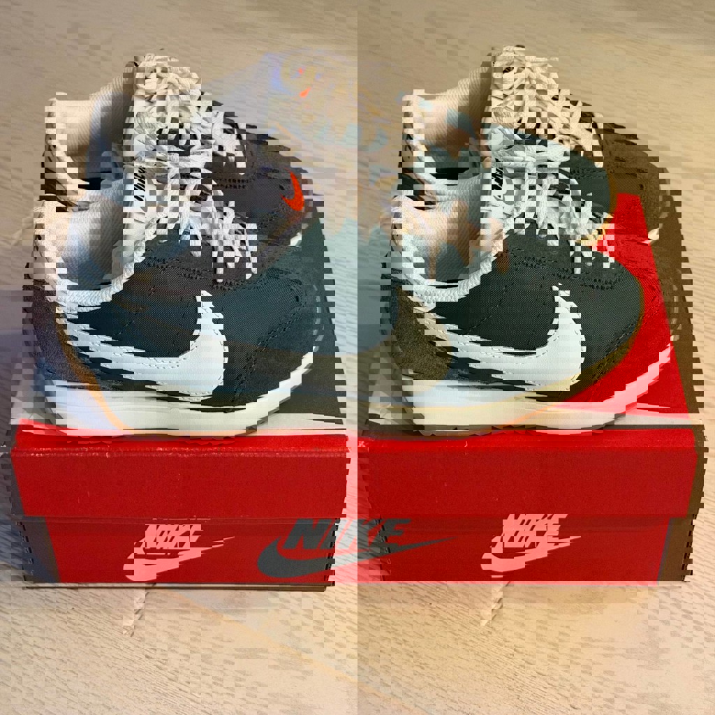 Женские кроссовки Nike Pacific