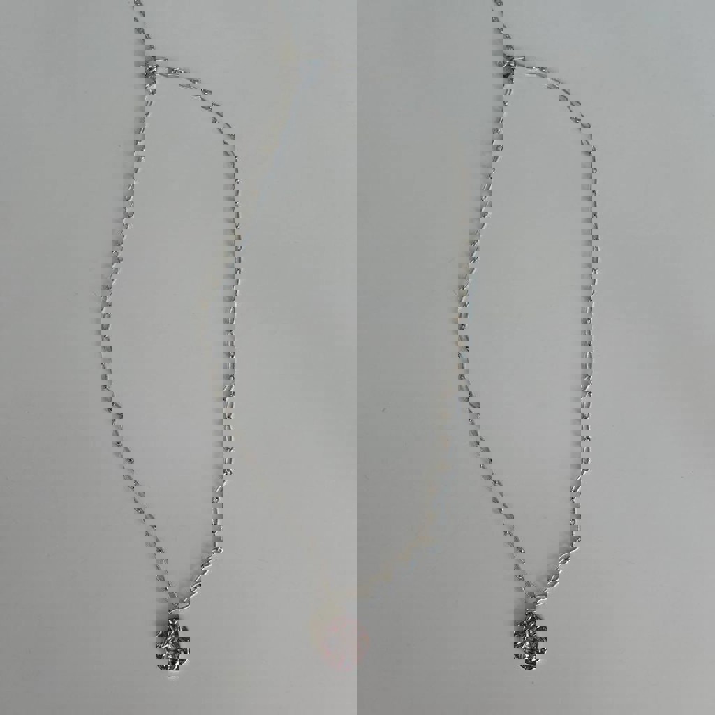 Цепь с медальоном с изображением осы