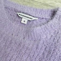 Пушистый мягкий свитер с вырезами - фото 2