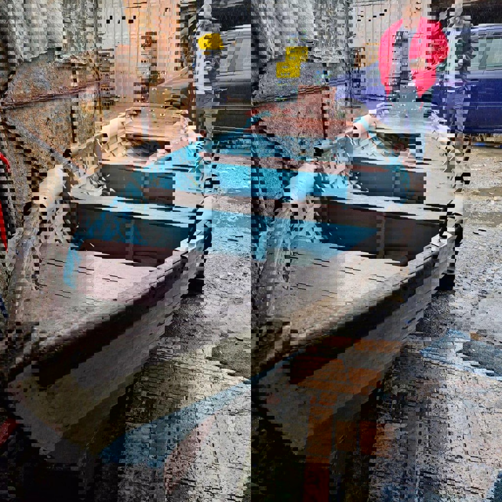 Деревянная лодка