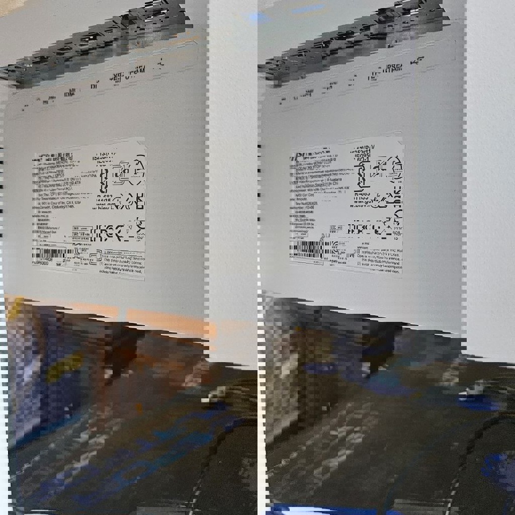 Большой вогнутый монитор 38'