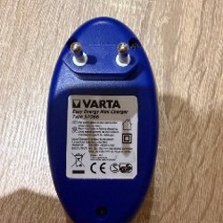 Зарядное устройство VARTA для AA / AAA аккумуляторов - фото 3