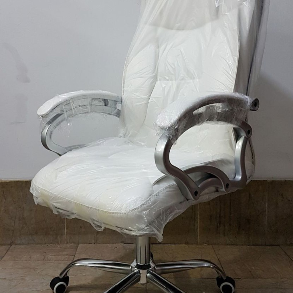 Белое кресло