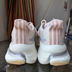 Женские кроссовки Adidas AlphaBoost V1 - фото 4