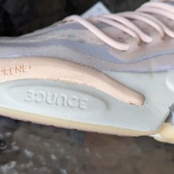 Женские кроссовки Adidas AlphaBoost V1 - фото 5