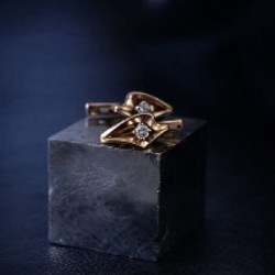 Золотые серьги с бриллиантами - фото 2