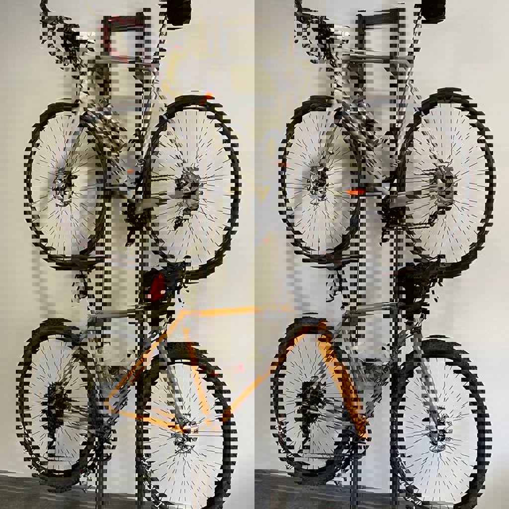 Деревянная вешалка для велосипедов