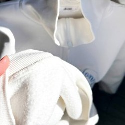 Белая флисовая кофта с замком - фото 2