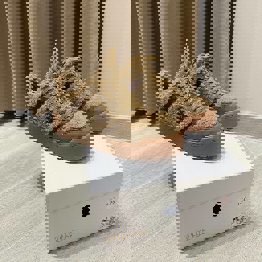 Кроссовки Guess