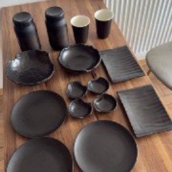 Набор керамических кружек с блюдцами - фото 1