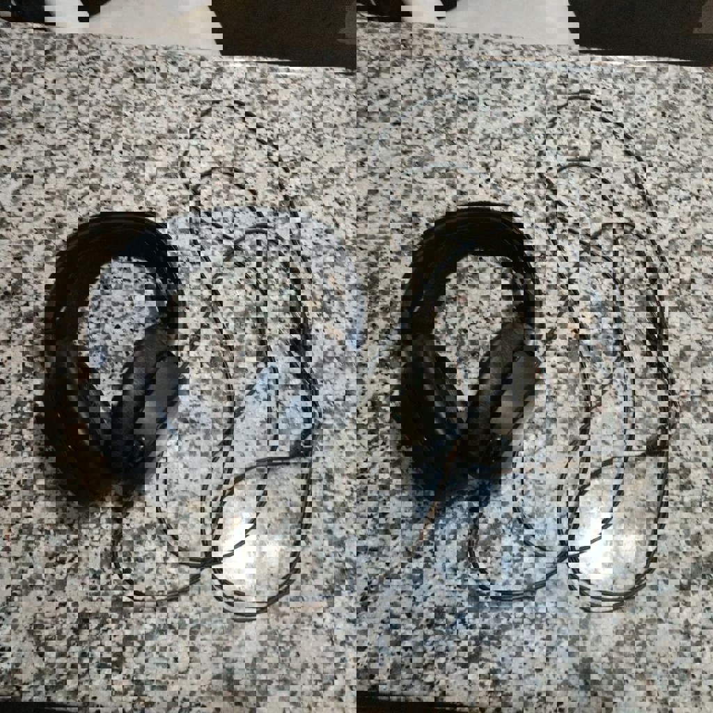 Проводные наушники