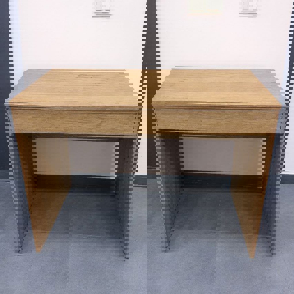 Офисный стол с выдвижным ящиком