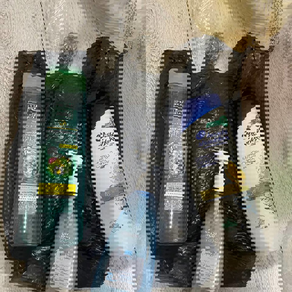 Пакет с женской одеждой