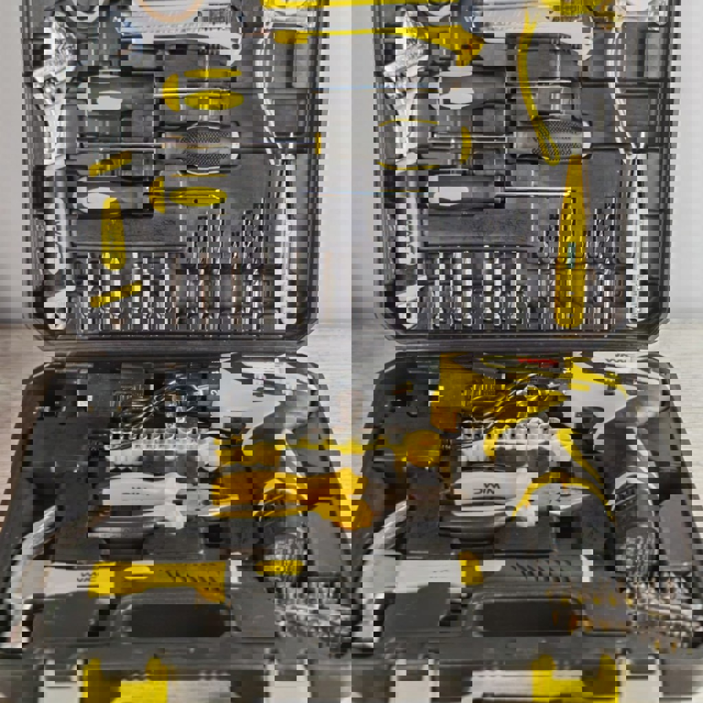 Набор инструментов с дрелью/шуруповёртом