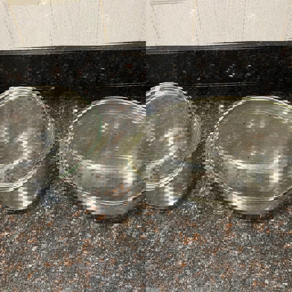 Стеклянное блюдо с крышкой для тортов или сыров