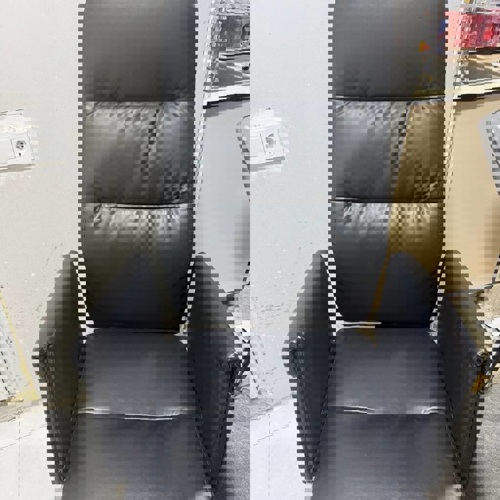 Кожаное кресло