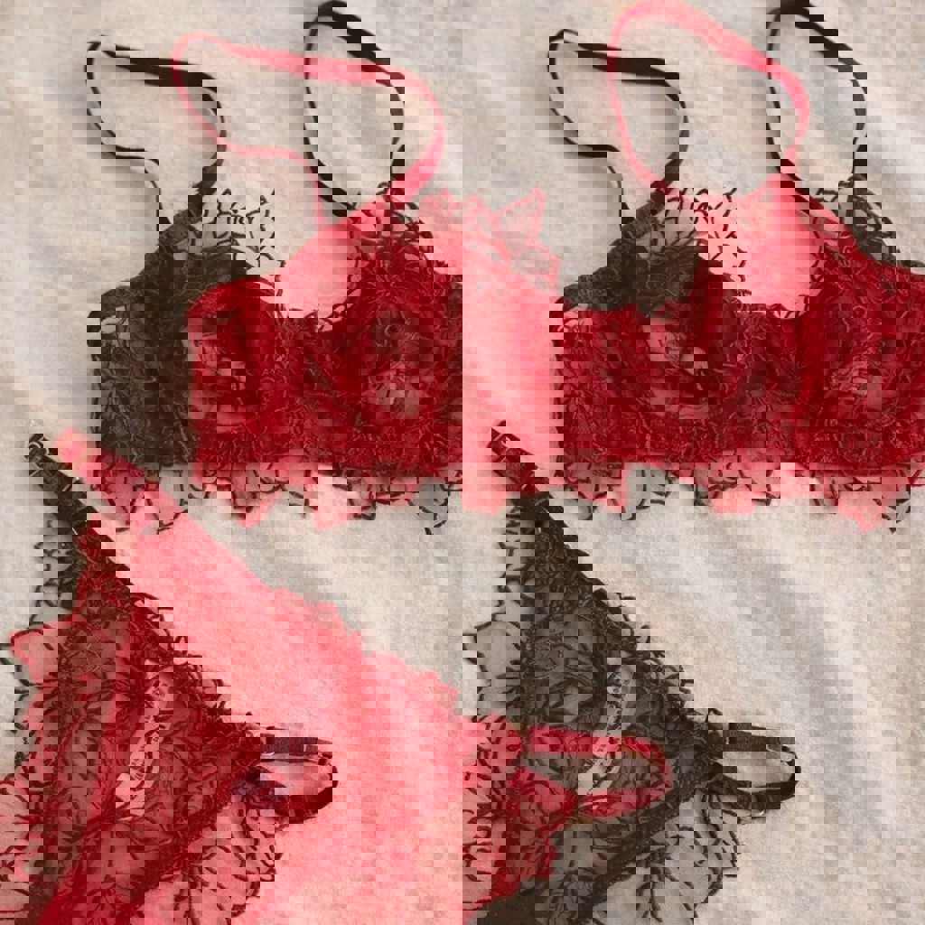 Комплект кружевного белья