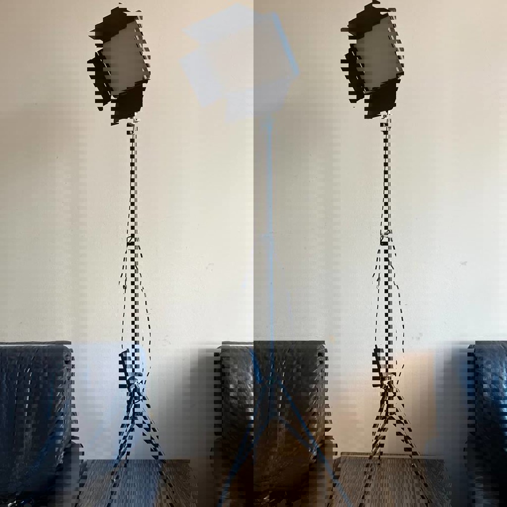 Светильник с Регулируемым Треногой