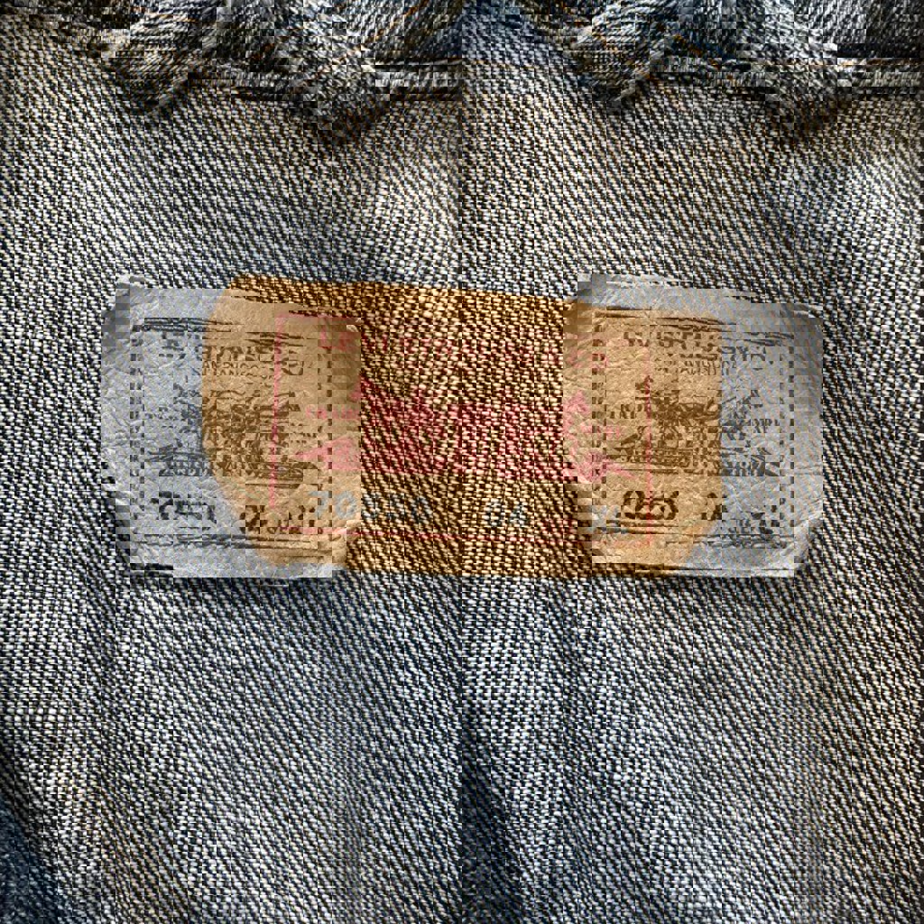 Джинсовая куртка