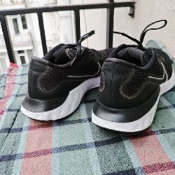 Беговые мужские кроссовки Nike Renew Run 'Black Metallic Silver' - фото 4