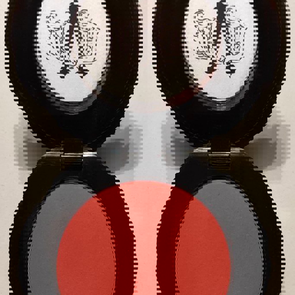 Румяна Kat Von D