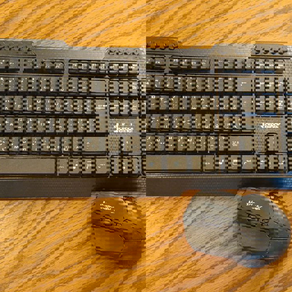 Блютус клавиатура с оптической мышкой