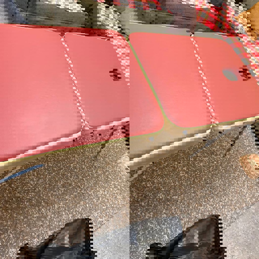 Массажный стол