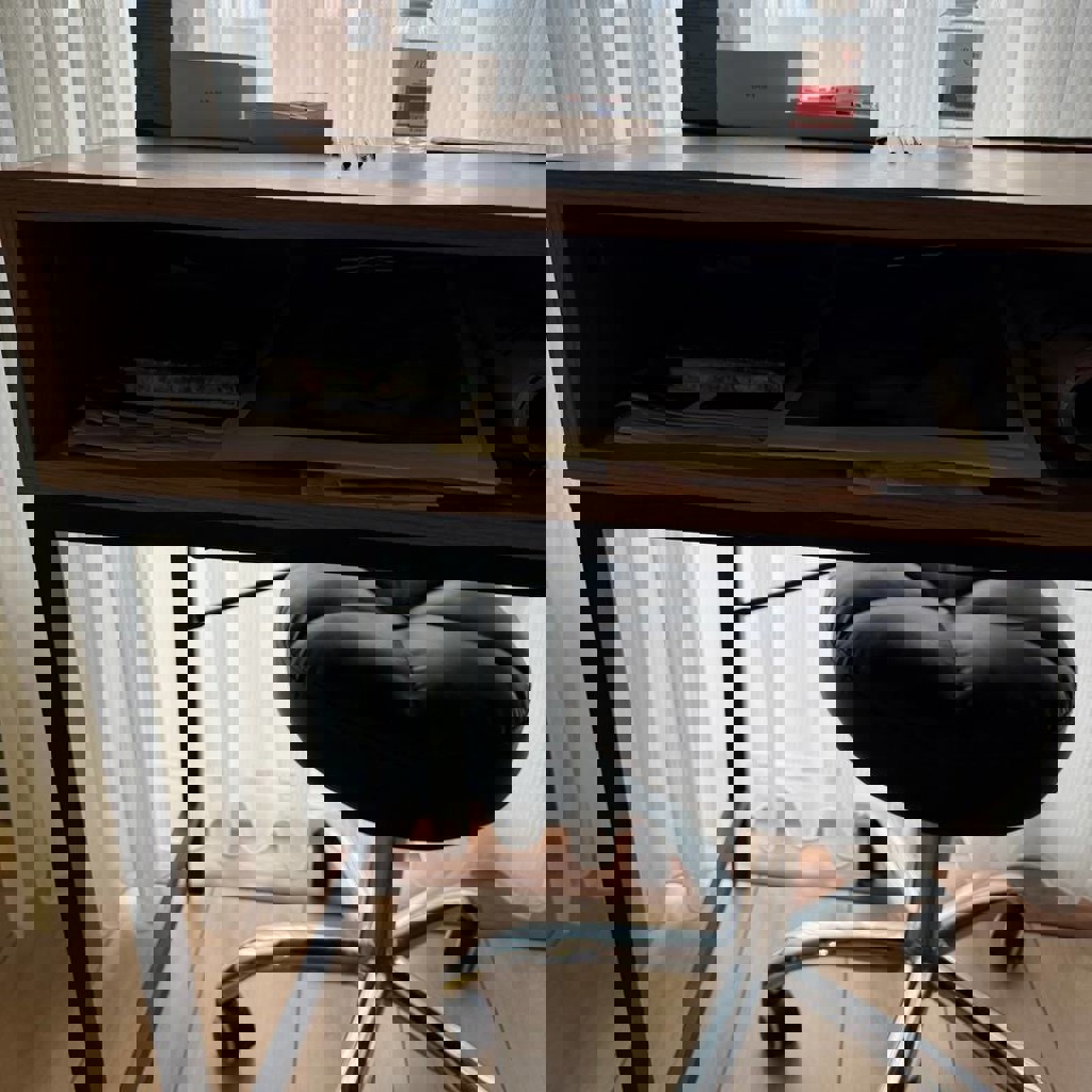 Стол с выдвижным шкафчиком