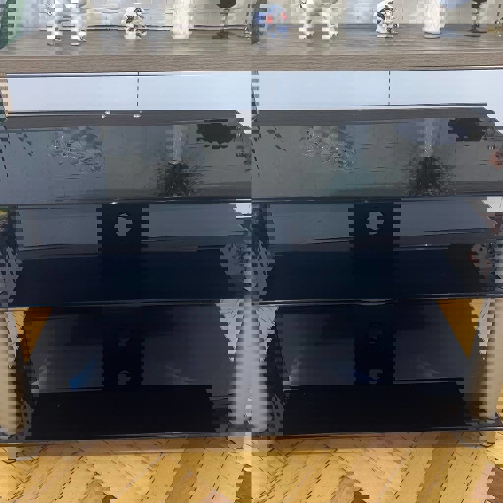 Стеклянный стол