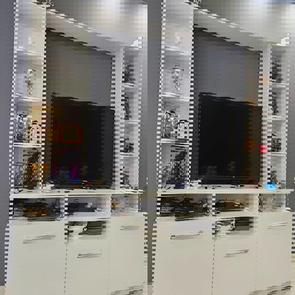 Функциональная стенка в гостиную