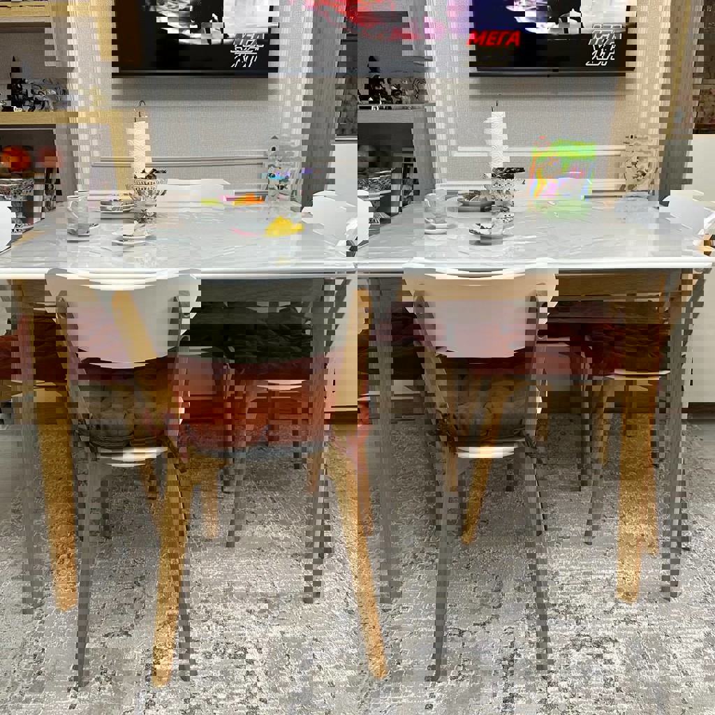 Стол с 4 стульями