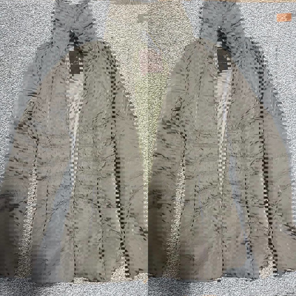 Женский пуховик Moncler