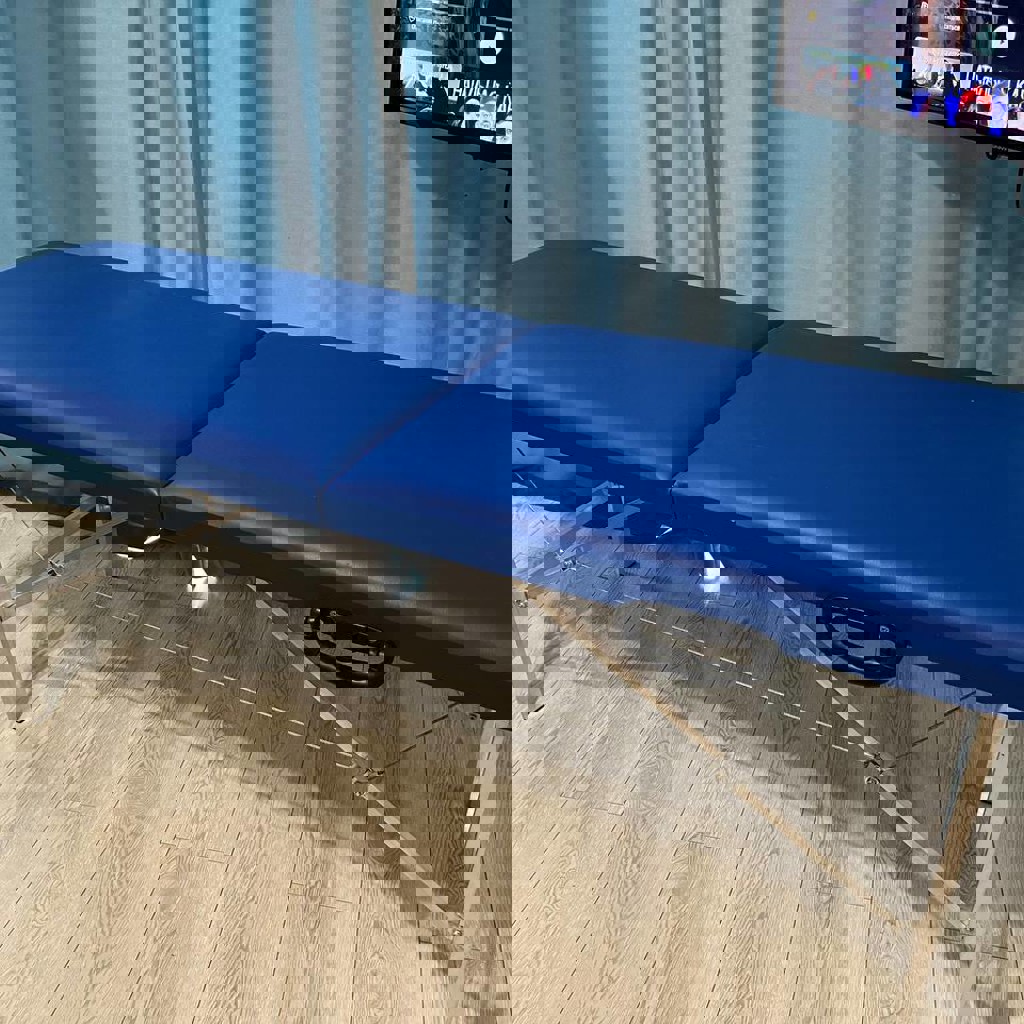 Кушетка с одноразовыми простынями